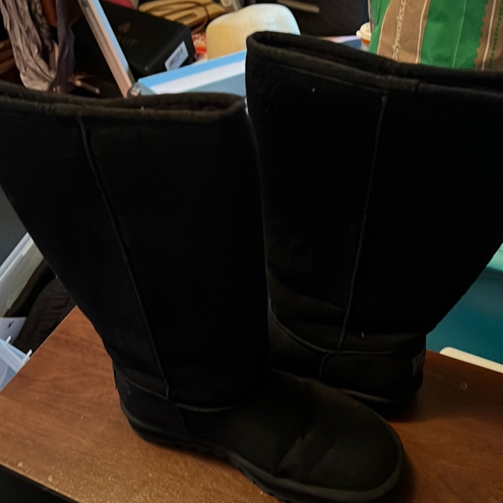 Black fur lined boots